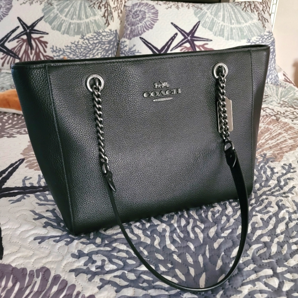 (SOLD) NWOT COACH Cammie black on black tote bag 🖤
